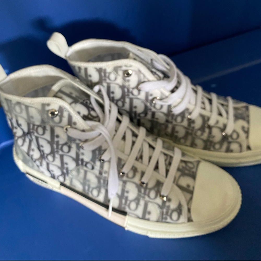 B23 HIGH-TOP SNEAKER